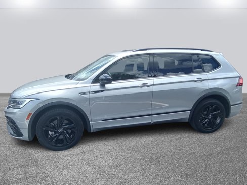 Used 2024 Volkswagen Tiguan SE R-Line image 3