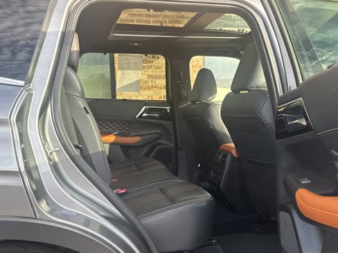 Used 2022 Mitsubishi Outlander SEL image 13
