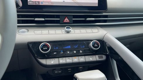 Used 2023 Hyundai Elantra SEL w/ Convenience Package image 28