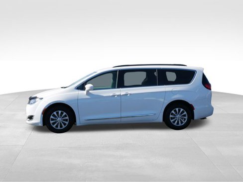 Used 2017 Chrysler Pacifica Touring-L image 4