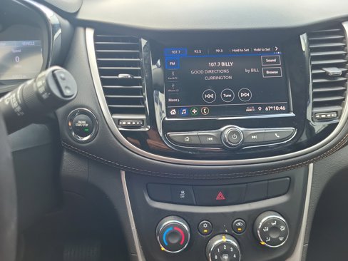 Used 2020 Chevrolet Trax LT w/ LT Convenience Package image 23