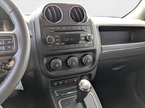 Used 2016 Jeep Patriot Latitude image 14