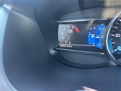 Used 2017 Ford Explorer Limited image 28