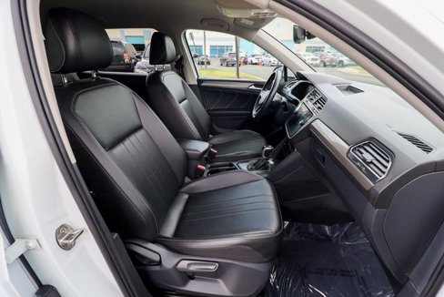 Used 2022 Volkswagen Tiguan SE image 43