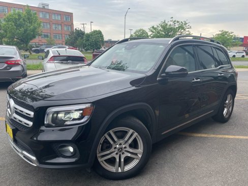 Used 2021 Mercedes-Benz GLB 250 4MATIC w/ Premium Package image 6