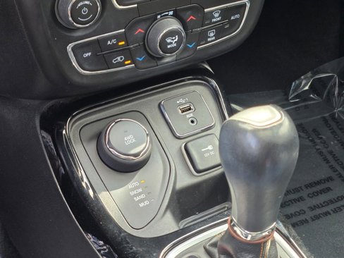 Used 2019 Jeep Compass Limited w/ Safety & Security Group image 27