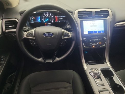 Used 2020 Ford Fusion SE image 22