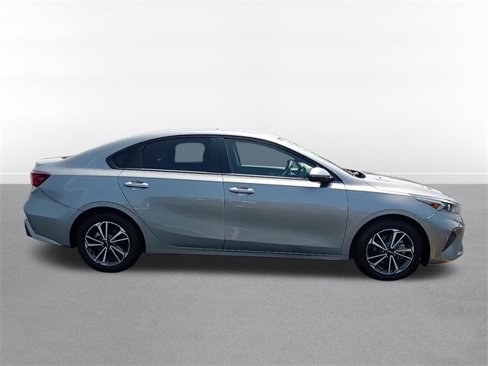 Used 2022 Kia Forte LXS w/ LXS Technology Package image 4