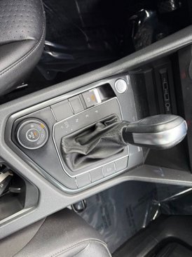 Used 2020 Volkswagen Tiguan SE image 31