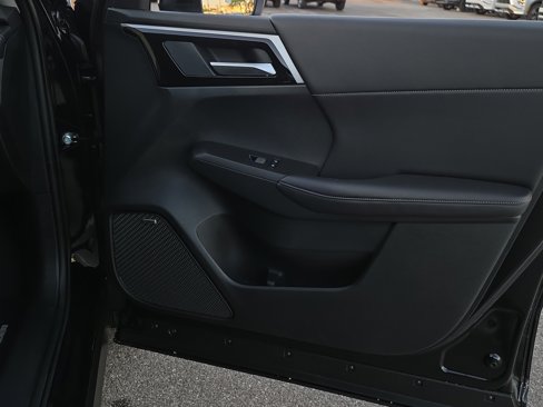 New 2025 Mitsubishi Outlander SE image 27
