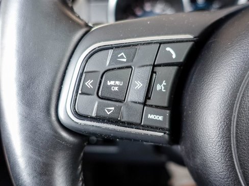 Used 2018 Jaguar F-PACE Premium image 10