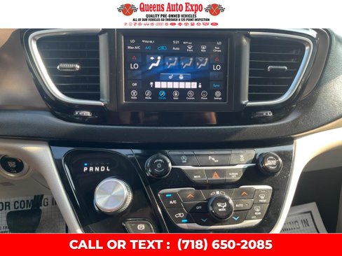 Used 2019 Chrysler Pacifica Touring-L image 14