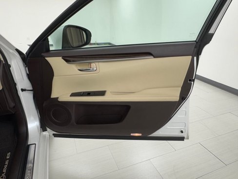 Used 2018 Lexus ES 350 w/ Navigation System Package image 13