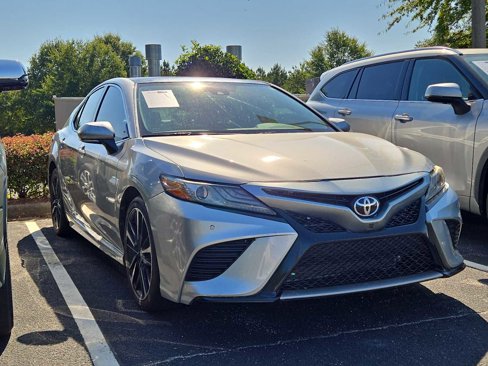 Used 2019 Toyota Camry XSE image 1