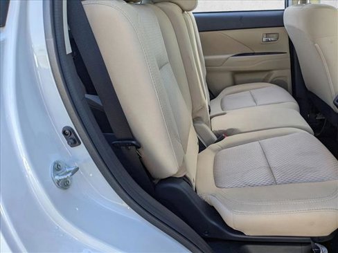 Used 2019 Mitsubishi Outlander ES image 18