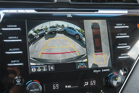 Used 2018 Toyota Camry XLE image 25