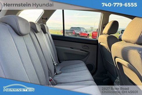Used 2008 Kia Rondo LX image 24