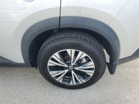 Used 2021 Nissan Rogue SV image 9