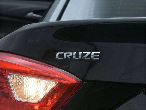 Used 2017 Chevrolet Cruze LT image 16