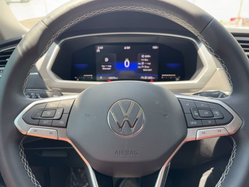 Certified 2022 Volkswagen Tiguan SE image 30
