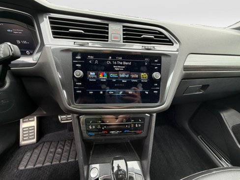 Certified 2022 Volkswagen Tiguan SEL R-Line image 19