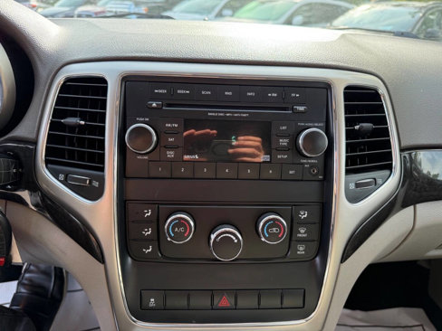 Used 2012 Jeep Grand Cherokee Laredo w/ Laredo E Group image 22