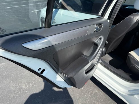 Used 2016 Volkswagen Jetta Sport image 15