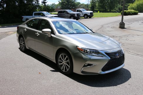 Used 2016 Lexus ES 300h image 10