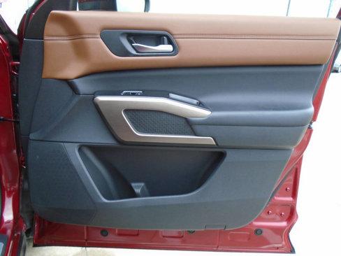 Used 2023 Nissan Pathfinder Platinum image 36