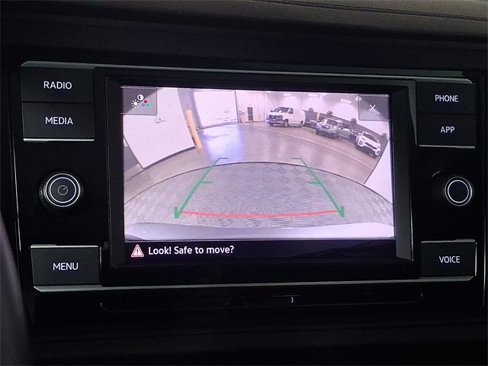 Used 2023 Volkswagen Jetta SE w/ Panoramic Sunroof Package image 4
