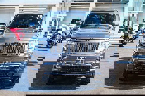 Used 2015 Jeep Grand Cherokee Altitude image 2