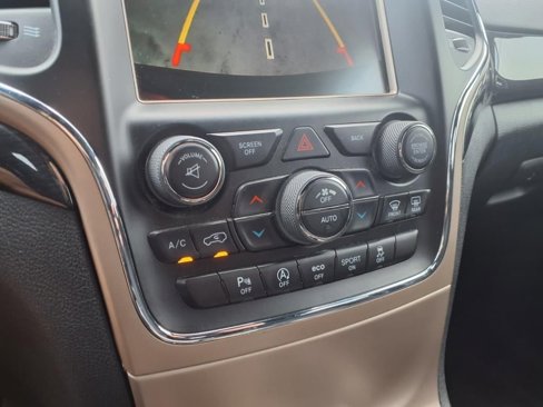 Used 2017 Jeep Grand Cherokee Laredo 75th Anniversary image 25