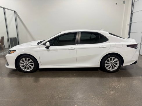 Used 2021 Toyota Camry LE image 8