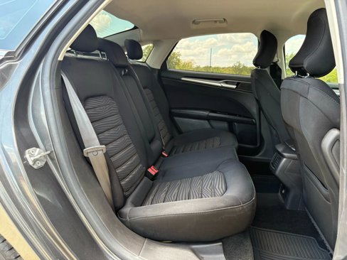 Used 2016 Ford Fusion SE image 12