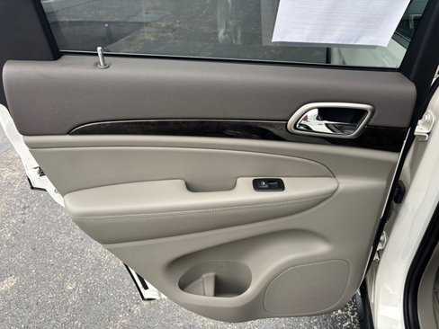 Used 2011 Jeep Grand Cherokee Laredo image 12