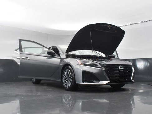 Used 2024 Nissan Altima 2.5 SV image 29
