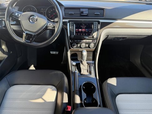 Used 2018 Volkswagen Passat 3.6 image 10