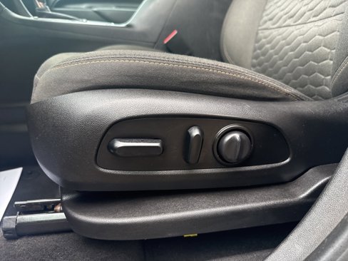 Used 2019 Chevrolet Equinox LT image 16