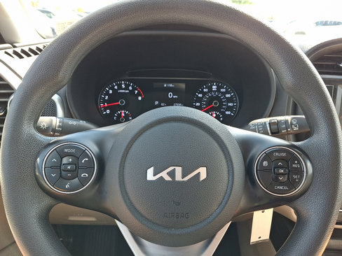Used 2022 Kia Soul LX image 17