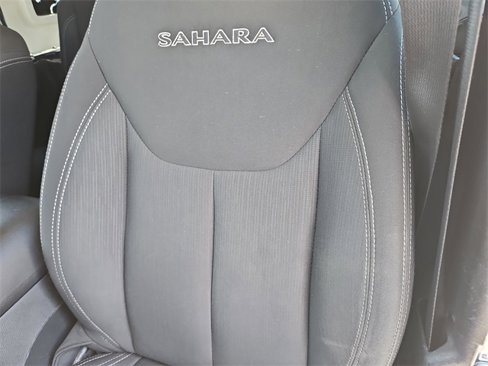 Used 2016 Jeep Wrangler Unlimited Sahara w/ Connectivity Group image 16