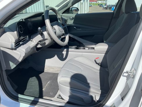 Used 2024 Hyundai Elantra SEL w/ Convenience Package image 2