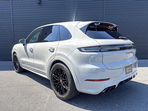 Certified 2025 Porsche Cayenne GTS image 8