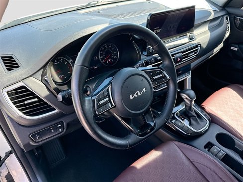 Used 2022 Kia Seltos SX w/ Sunroof Package image 9