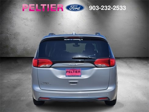 Used 2020 Chrysler Pacifica Touring-L image 6