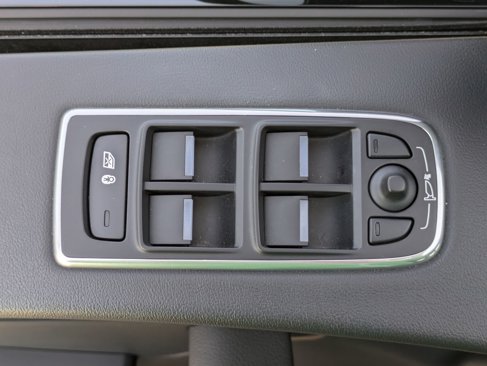 Used 2020 Jaguar F-PACE Premium image 21