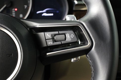 Certified 2024 Porsche Macan image 15