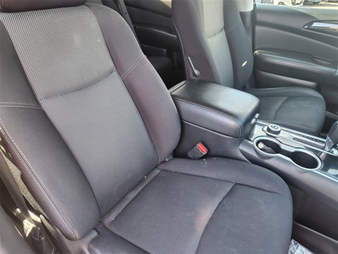 Used 2018 Nissan Pathfinder SV image 9