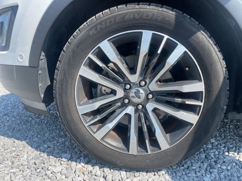 Used 2017 Ford Explorer Platinum image 7
