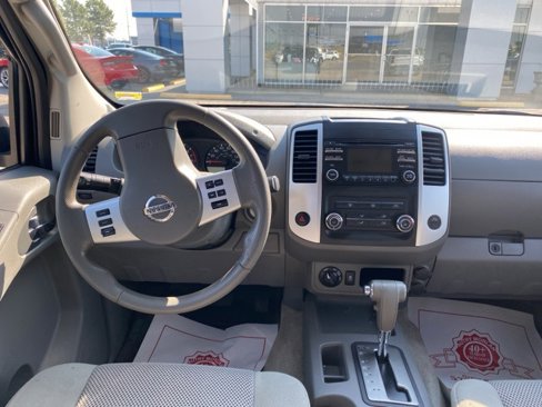 Used 2013 Nissan Frontier SV image 14