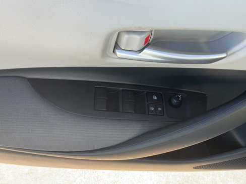 Used 2021 Toyota Corolla LE image 10